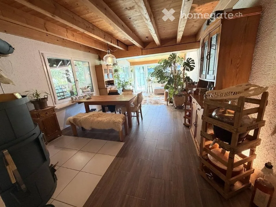 Maison jumelée de 6,5 pièces à Ammerswil AG – à louer à partir de novembre 2026 avec sauna et étang