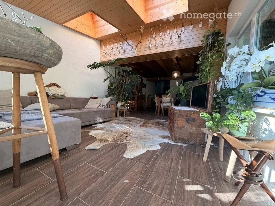 Maison jumelée de 6,5 pièces à Ammerswil AG – à louer à partir de novembre 2026 avec sauna et étang
