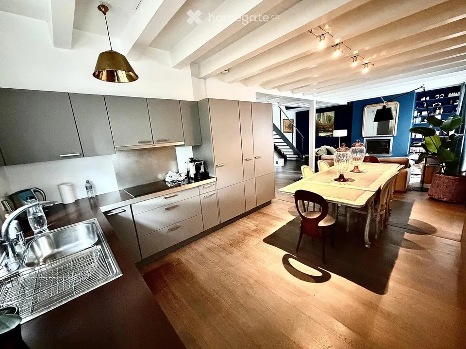 SPECTACULAIRE TRIPLEX DANS UNE MAISON DE VILLAGE AU COEUR DU PETIT-LANCY