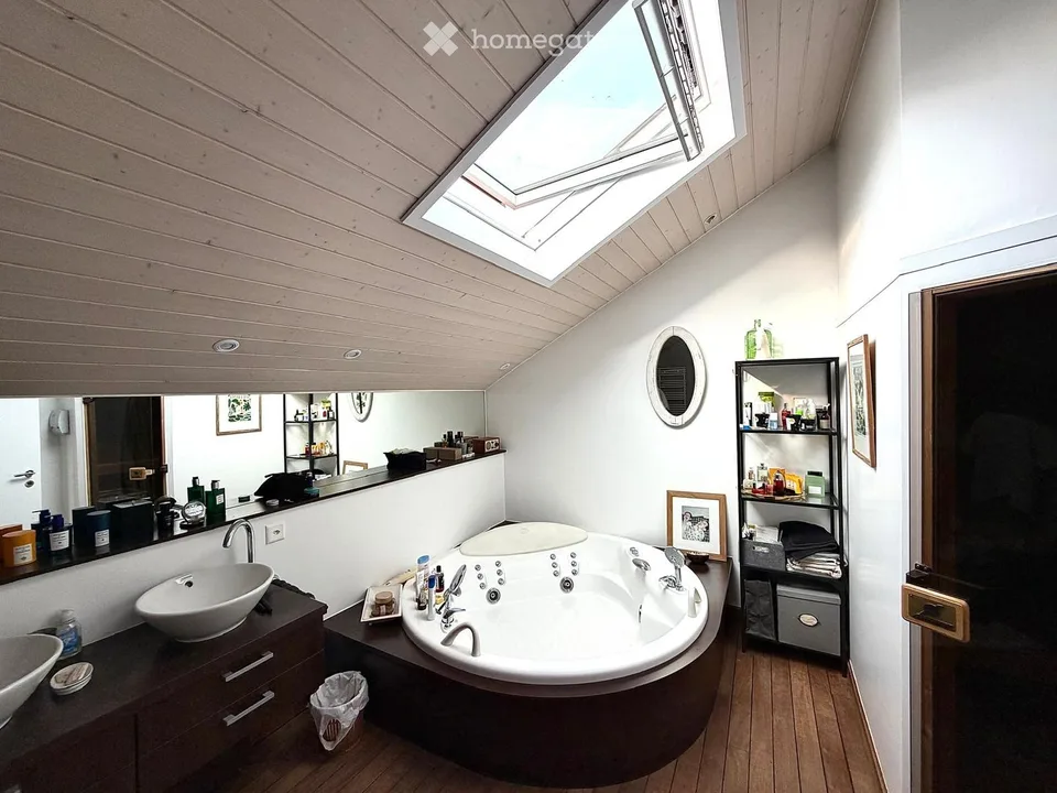 SPECTACULAIRE TRIPLEX DANS UNE MAISON DE VILLAGE AU COEUR DU PETIT-LANCY