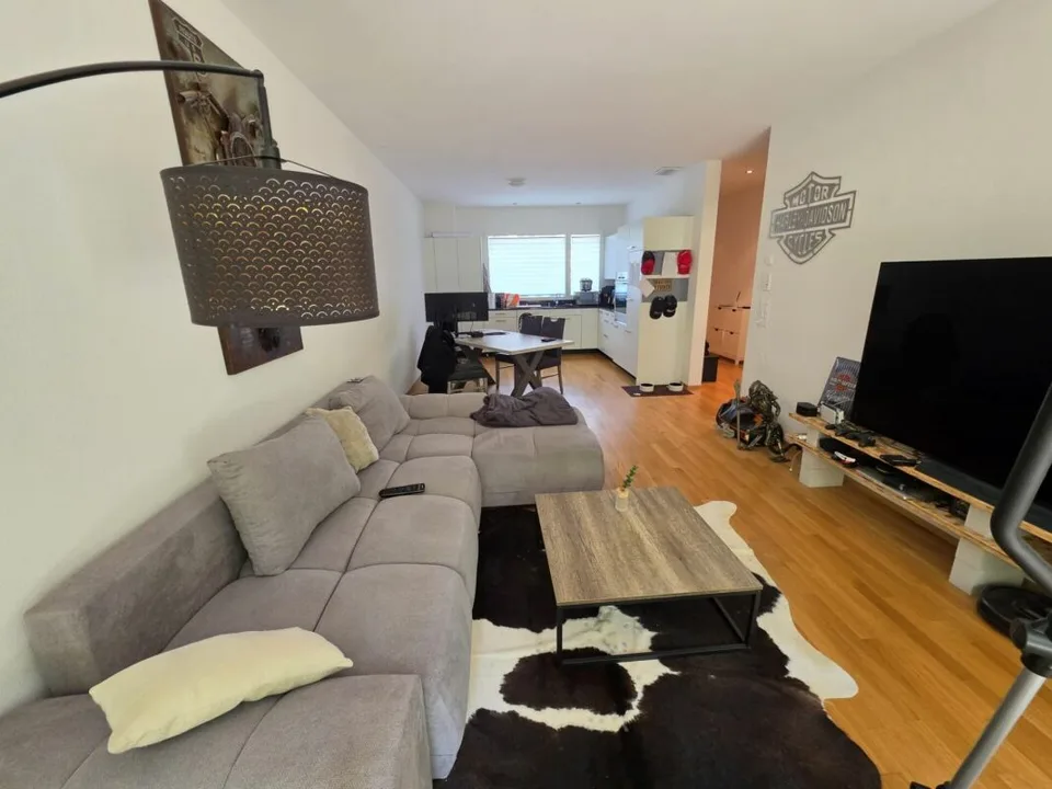 Moderne 2.5 Zimmer Minergiewohnung mit 16 m2 Balkon & Option auf E-Ladestation