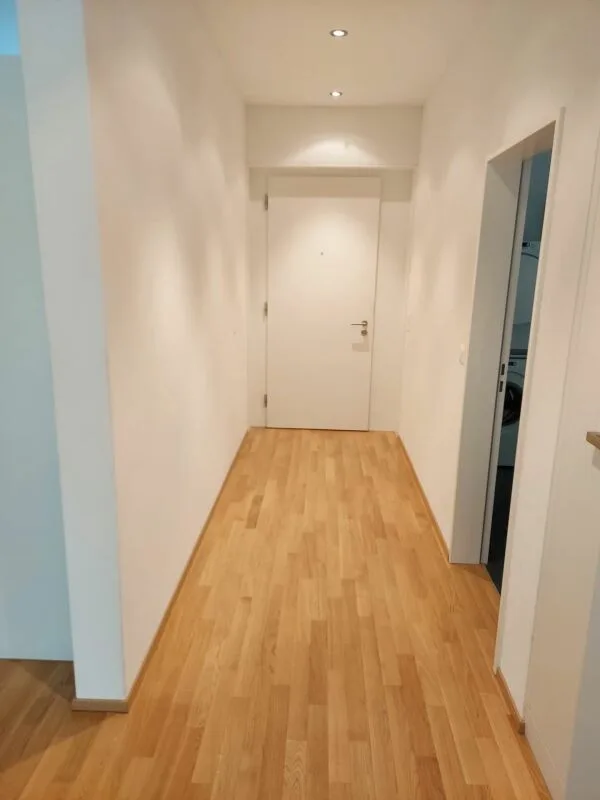 Moderne 2.5 Zimmer Minergiewohnung mit 16 m2 Balkon & Option auf E-Ladestation