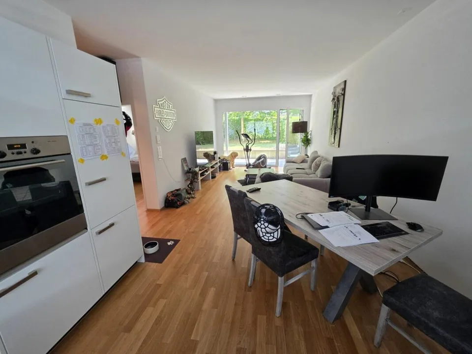 Moderne 2.5 Zimmer Minergiewohnung mit 16 m2 Balkon & Option auf E-Ladestation