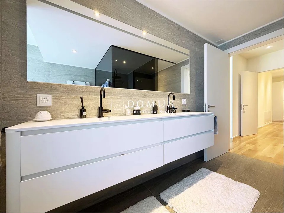 Prestigioso appartamento di lusso con vista lago