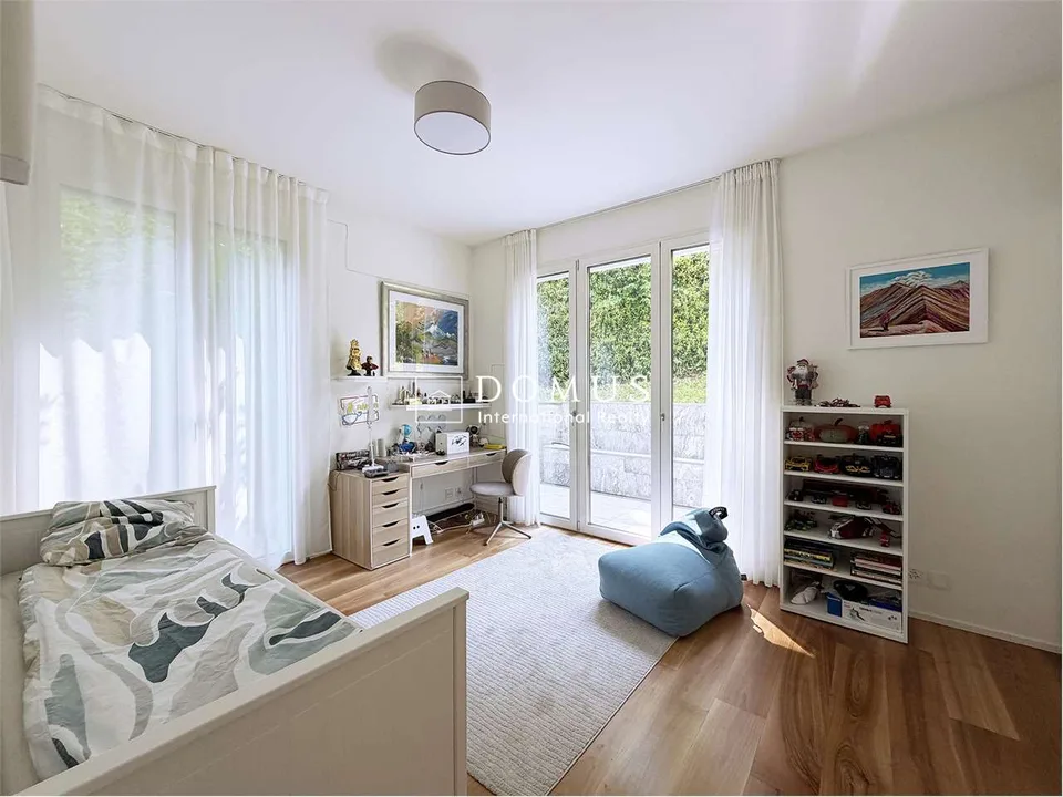 Prestigioso appartamento di lusso con vista lago