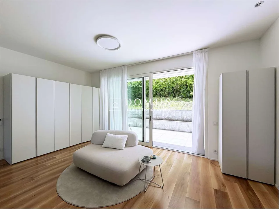 Prestigioso appartamento di lusso con vista lago