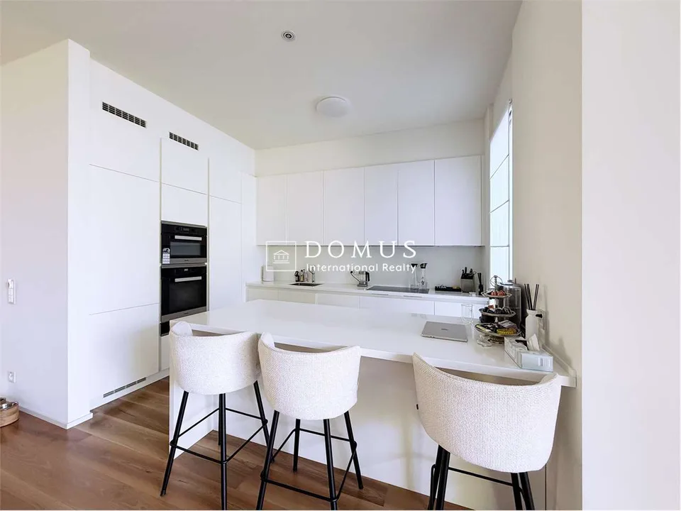 Prestigioso appartamento di lusso con vista lago