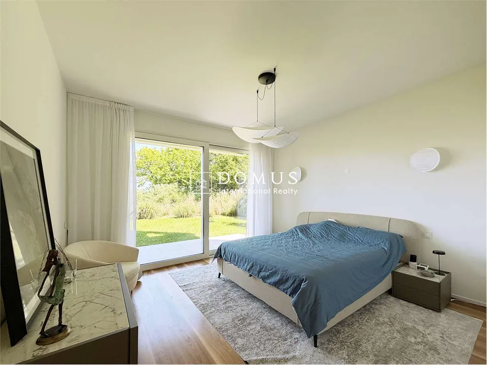 Prestigioso appartamento di lusso con vista lago
