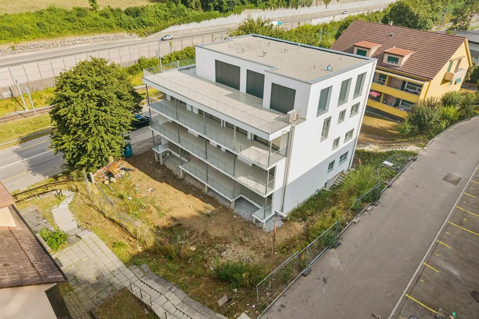 Immeuble de rendement de 8 logements entièrement loué, offrant un rend