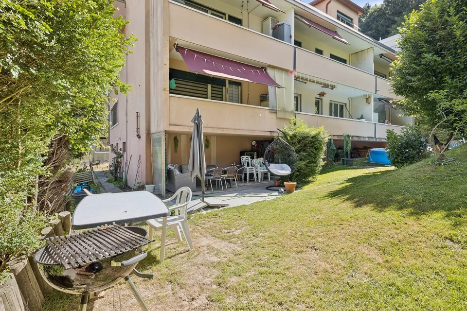Immeuble de rendement de 8 logements entièrement loué, offrant un rend