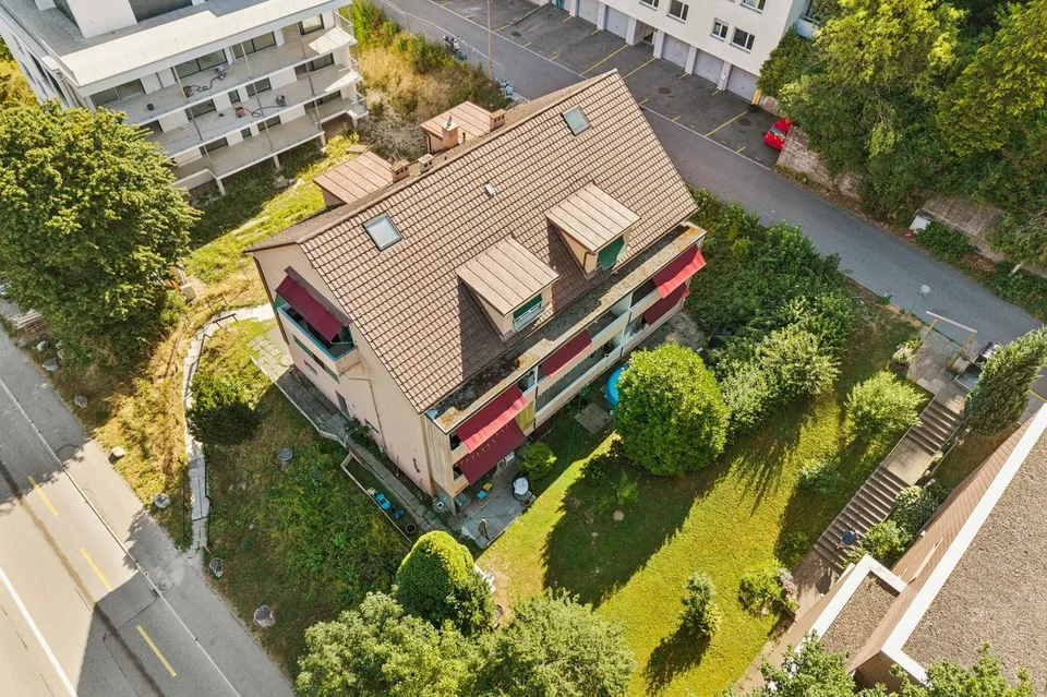 Immeuble de rendement de 8 logements entièrement loué, offrant un rend
