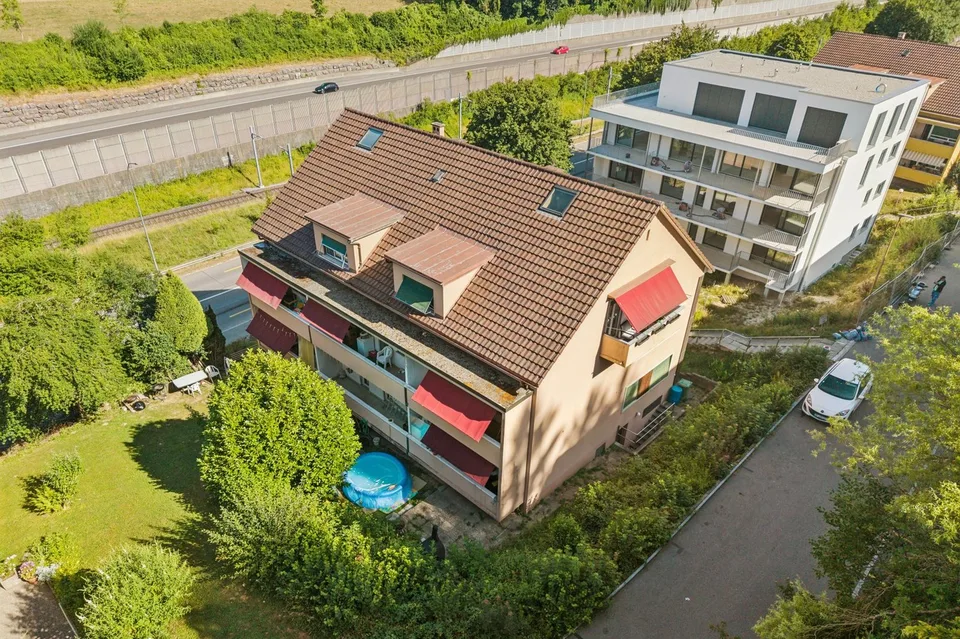 Immeuble de rendement de 8 logements entièrement loué, offrant un rend