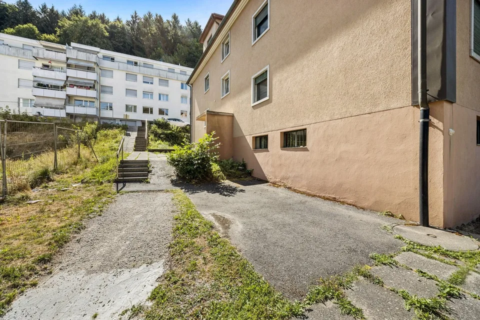 Immeuble de rendement de 8 logements entièrement loué, offrant un rend