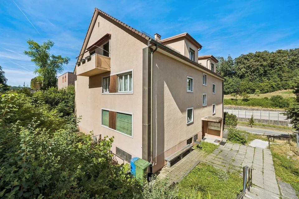 Immeuble de rendement de 8 logements entièrement loué, offrant un rend