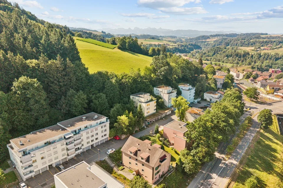 Immeuble de rendement de 8 logements entièrement loué, offrant un rend