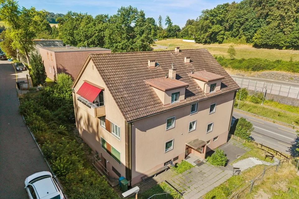 Immeuble de rendement de 8 logements entièrement loué, offrant un rend