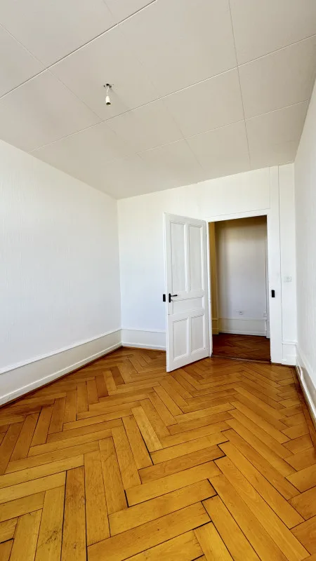 4 Zimmer hell bei Bahnhof, 89 m², Aufzug | La Chaux-de-Fonds