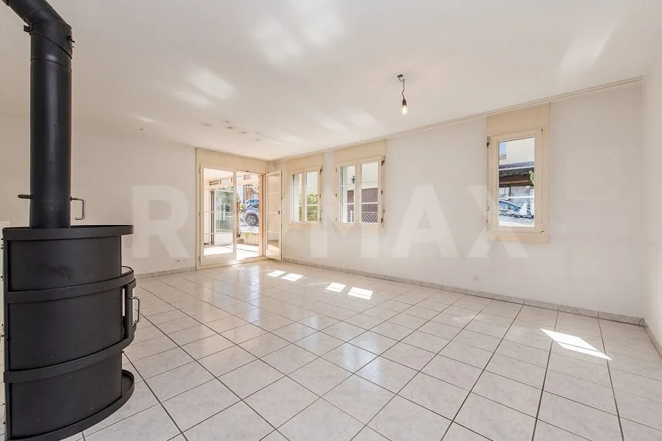 Sunny 5-room corner house in central location