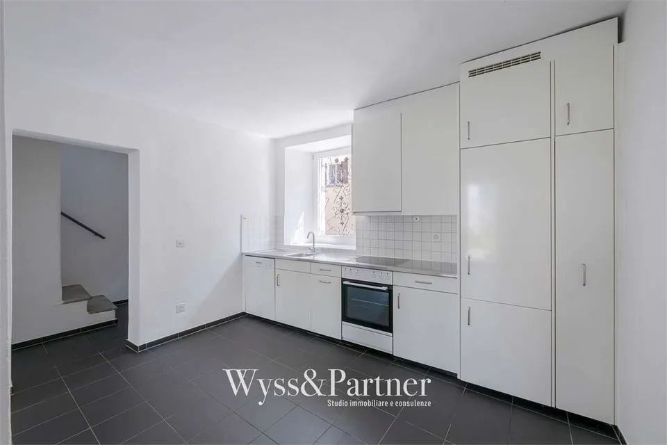 Haus mit 3.5 Zimmern auf drei Ebenen in Quartino