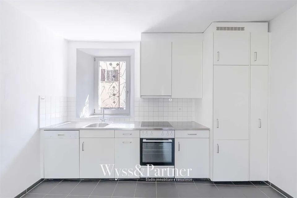 Haus mit 3.5 Zimmern auf drei Ebenen in Quartino