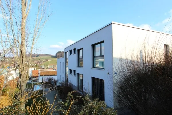 GEMÜTLICHE FAMILIENWOHNUNG AN RUHIGER LAGE