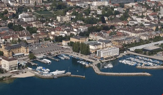 Camera in appartamento in co-abitazione a Neuchâtel