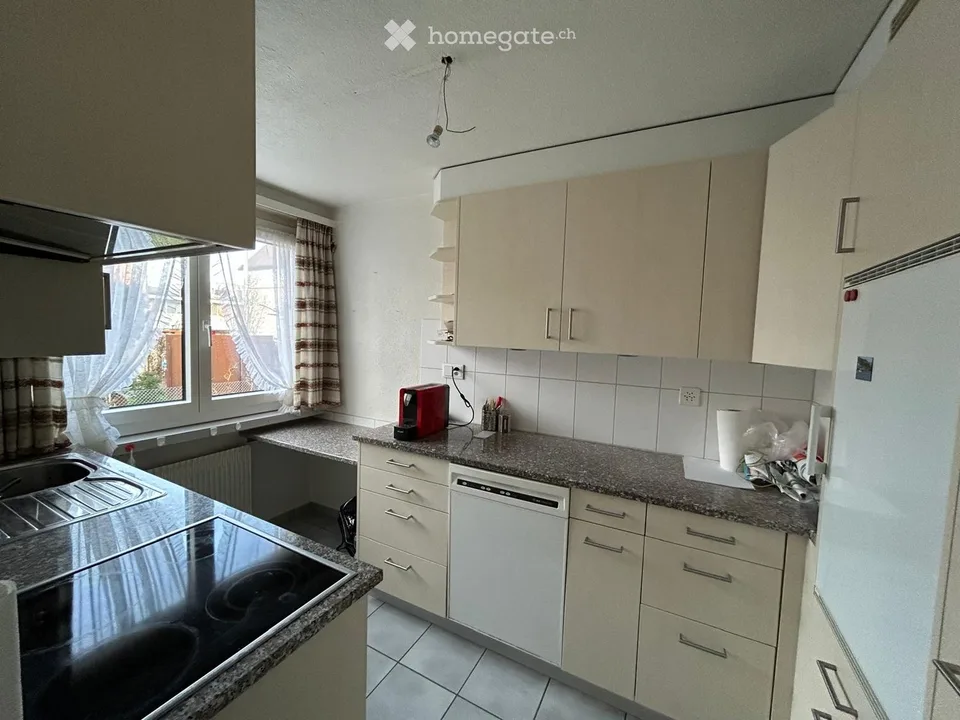 Well-maintained, renovated 4.5 room row house