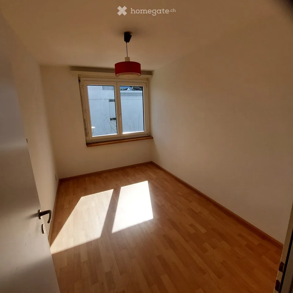 Well-maintained, renovated 4.5 room row house