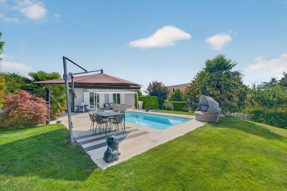 Am Rande eines Weinbergs, Villa mit Pool, 5 Minuten von Morges