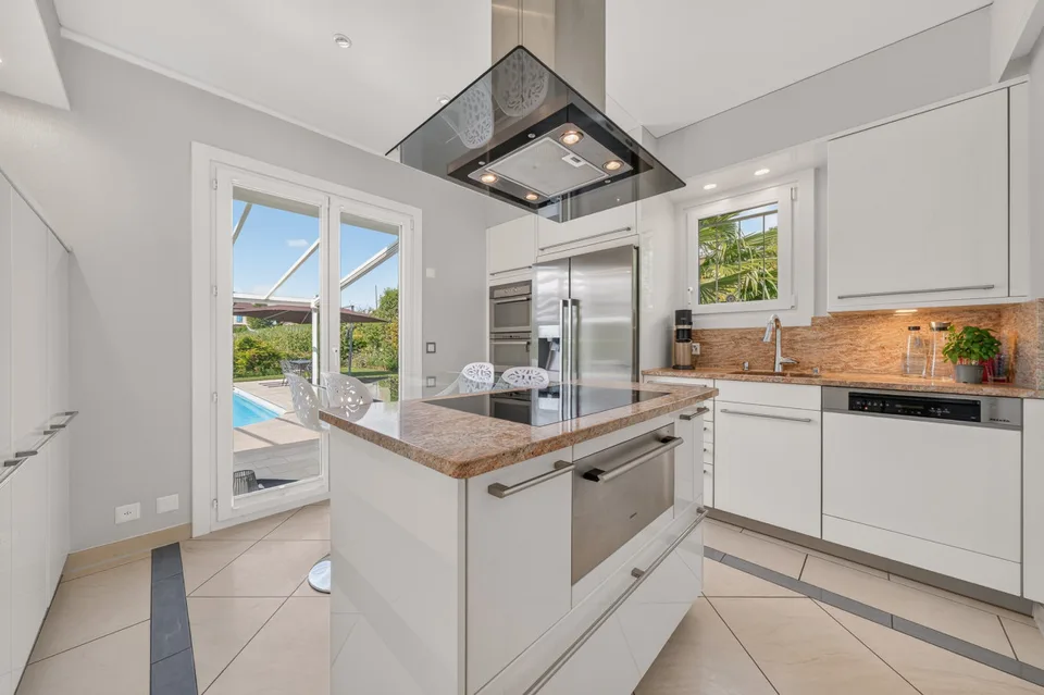 Am Rande eines Weinbergs, Villa mit Pool, 5 Minuten von Morges