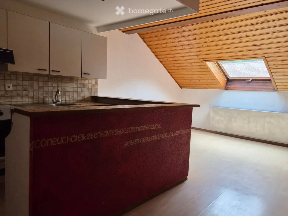 Charmantes Dachwohnung mit 2 Zimmern in Neuchâtel, sofort verfügbar