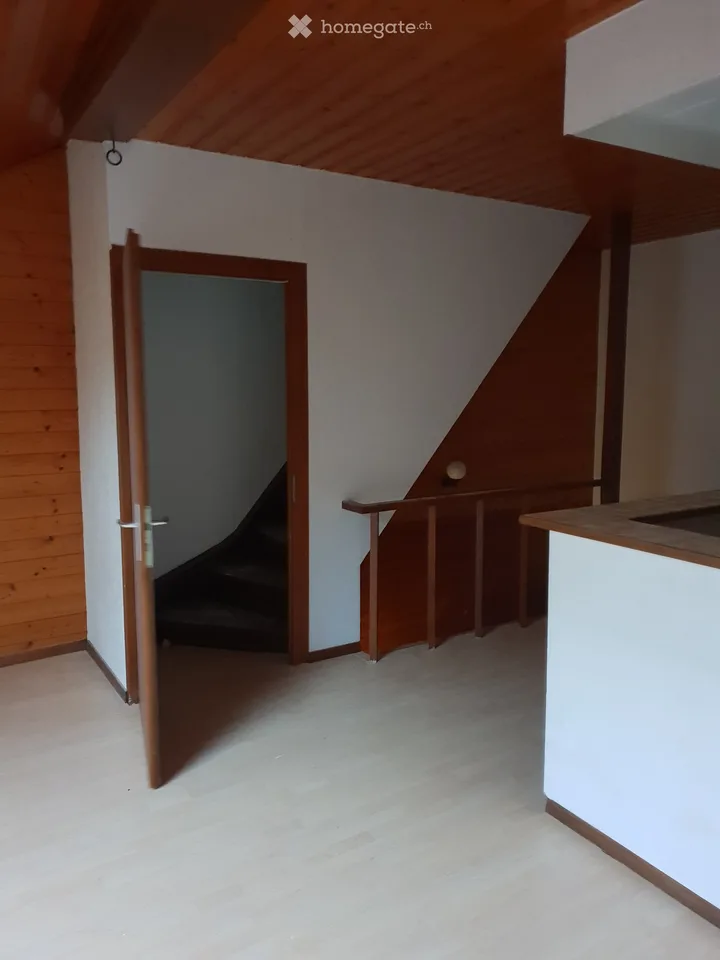 Charmantes Dachwohnung mit 2 Zimmern in Neuchâtel, sofort verfügbar