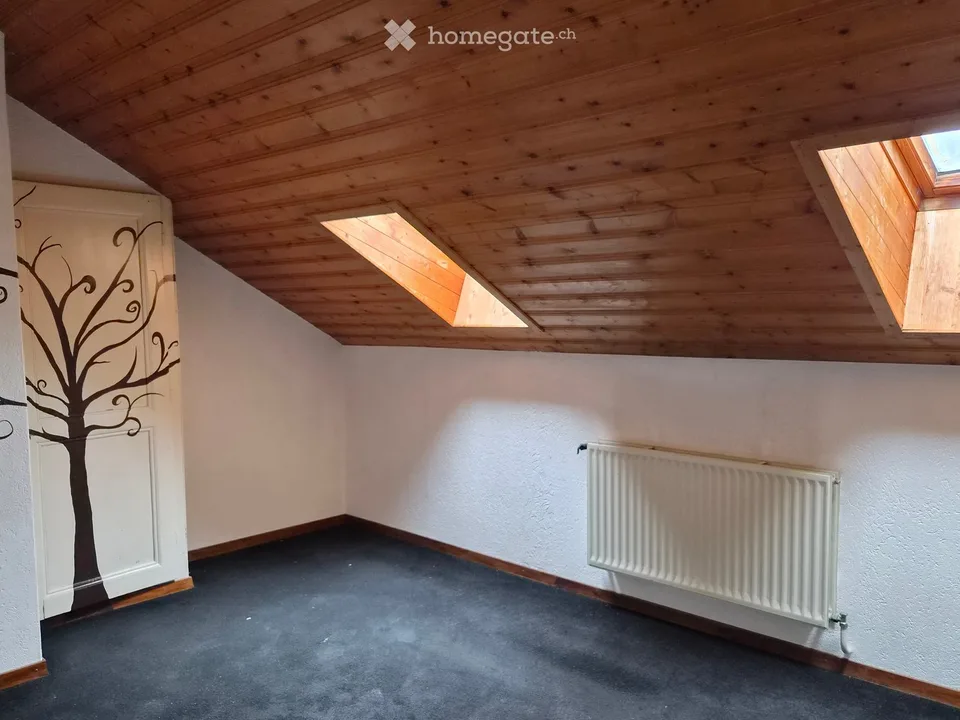 Charmantes Dachwohnung mit 2 Zimmern in Neuchâtel, sofort verfügbar
