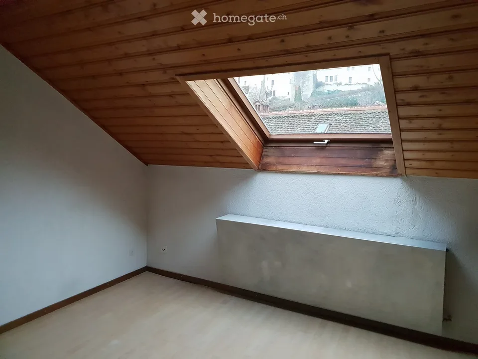 Charmant appartement mansardé de 2 pièces Neuchatel disponible immédiatement