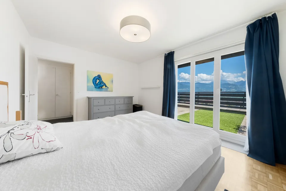 APARTMENT WITH TERRACE - PANORAMIC VIEW - BASEMENT - EXCLUSIVE