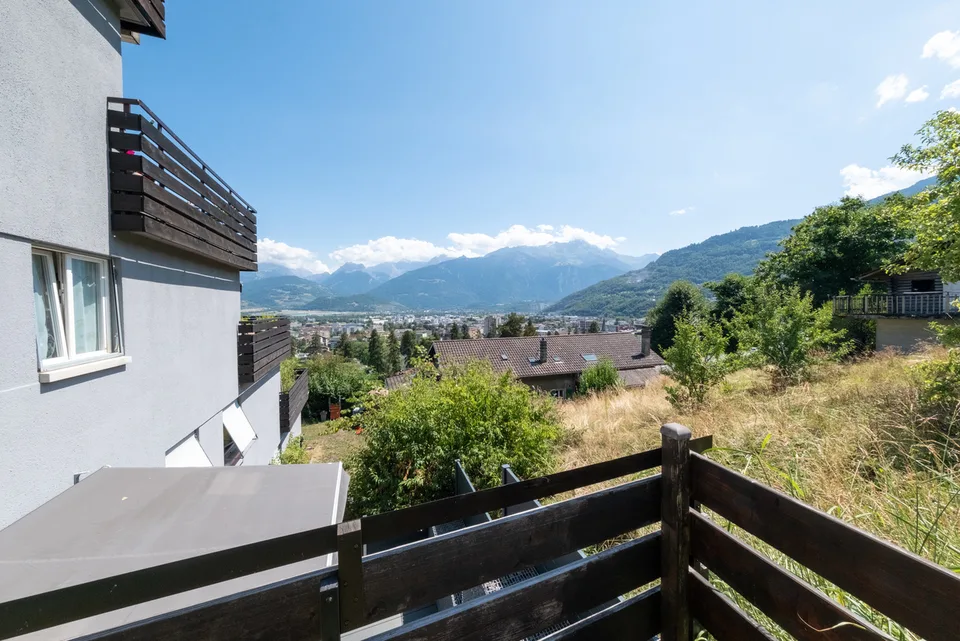 APARTMENT WITH TERRACE - PANORAMIC VIEW - BASEMENT - EXCLUSIVE