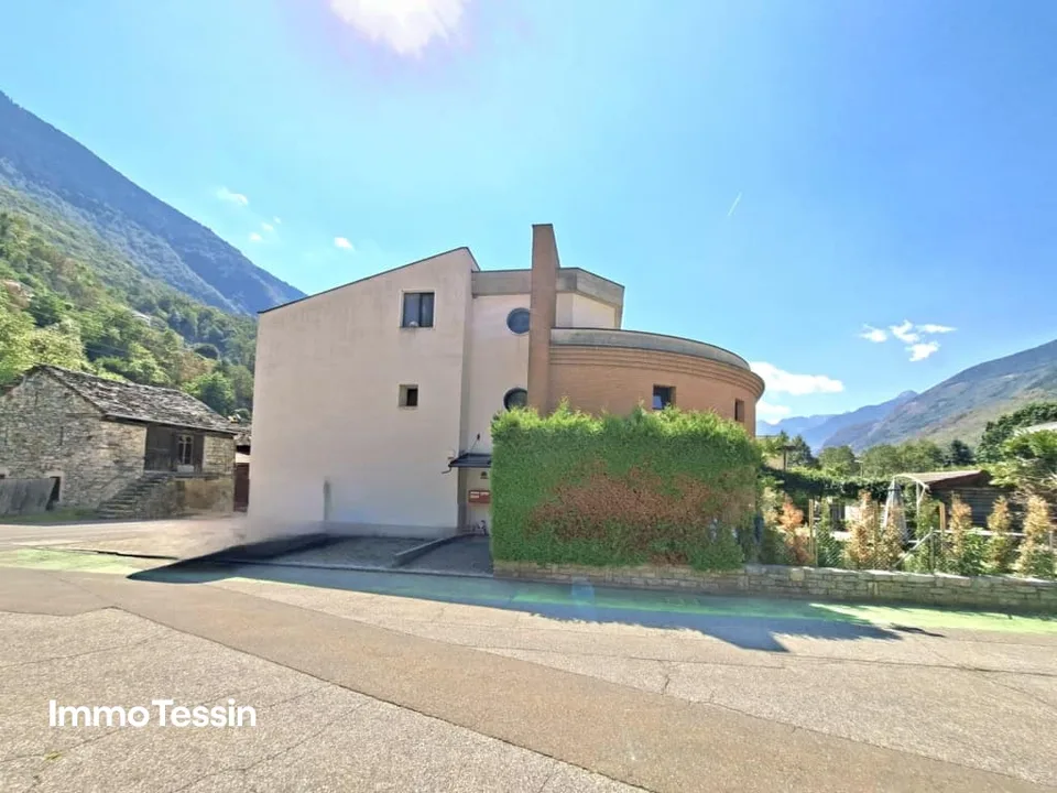 Fantastic Mario Botta house in the Blenio Valley with 2 apartments in a top location with a free view of the Ticino mountains
