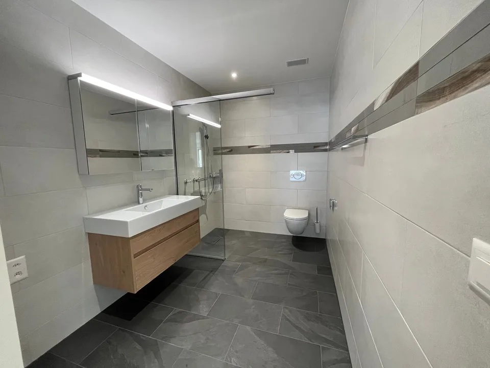 Ampio appartamento di 3,5 locali con loggia vetrata e molto comfort abitativo