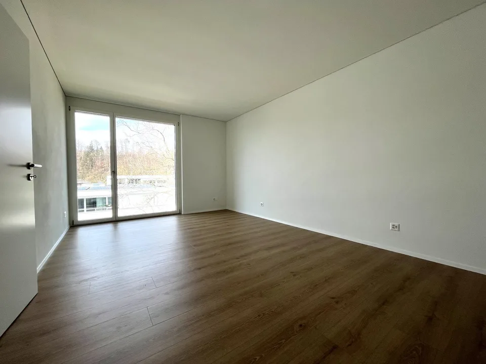 Ampio appartamento di 3,5 locali con loggia vetrata e molto comfort abitativo