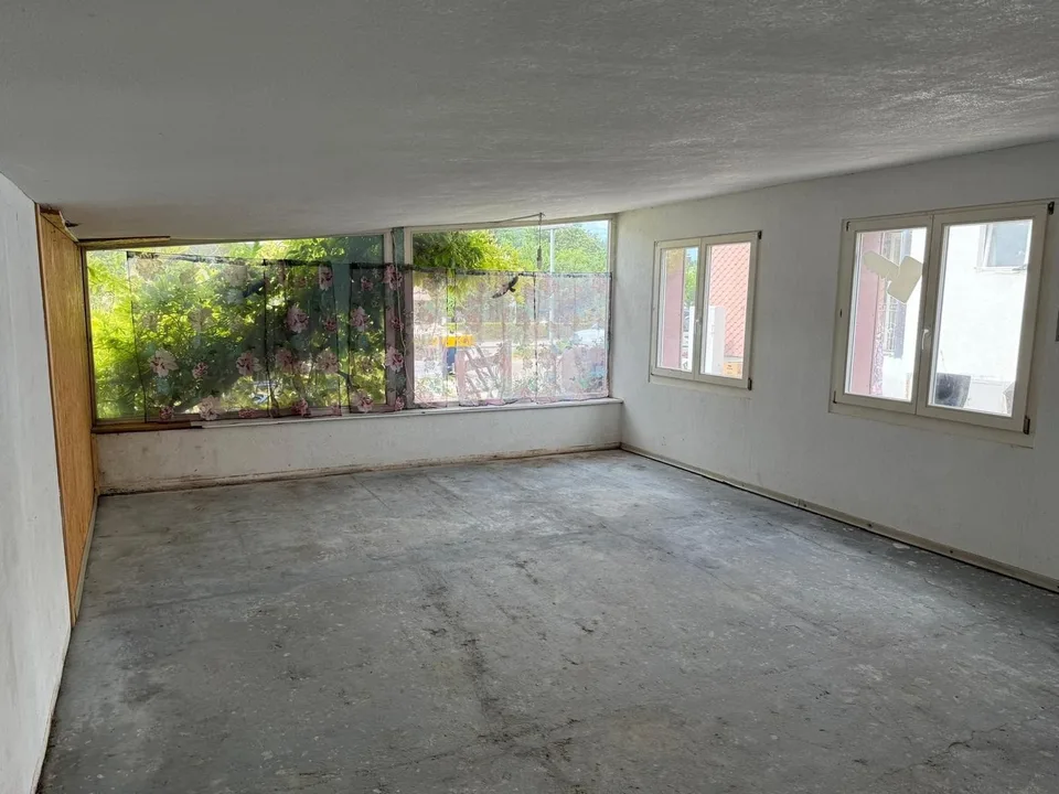 Ground-level 30 m² storage room with daylight in Elgg for rent