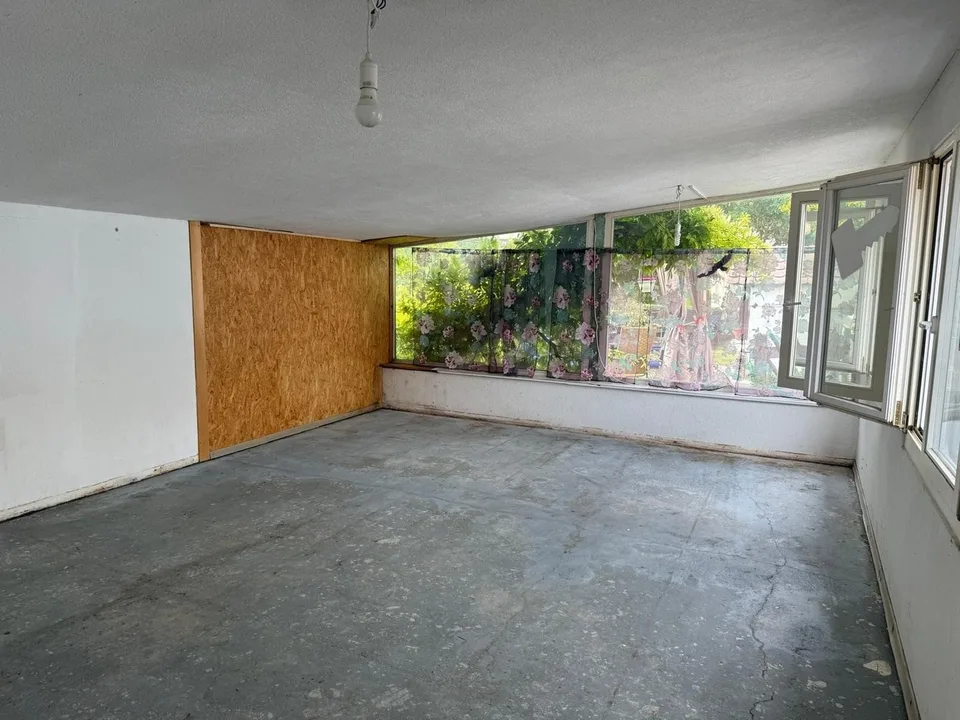 Ground-level 30 m² storage room with daylight in Elgg for rent