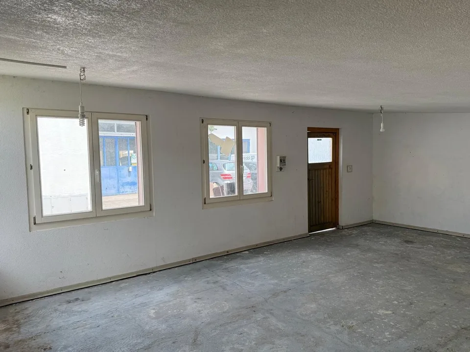 Ground-level 30 m² storage room with daylight in Elgg for rent