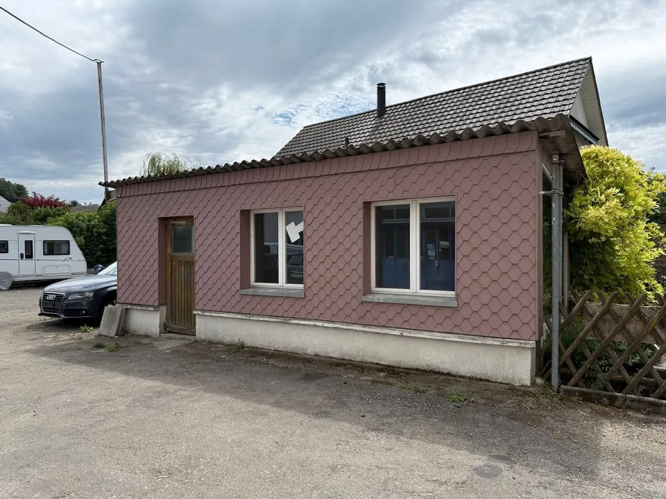 Ground-level 30 m² storage room with daylight in Elgg for rent
