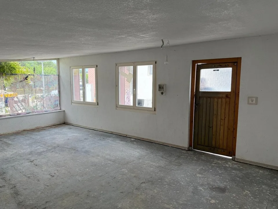 Ground-level 30 m² storage room with daylight in Elgg for rent