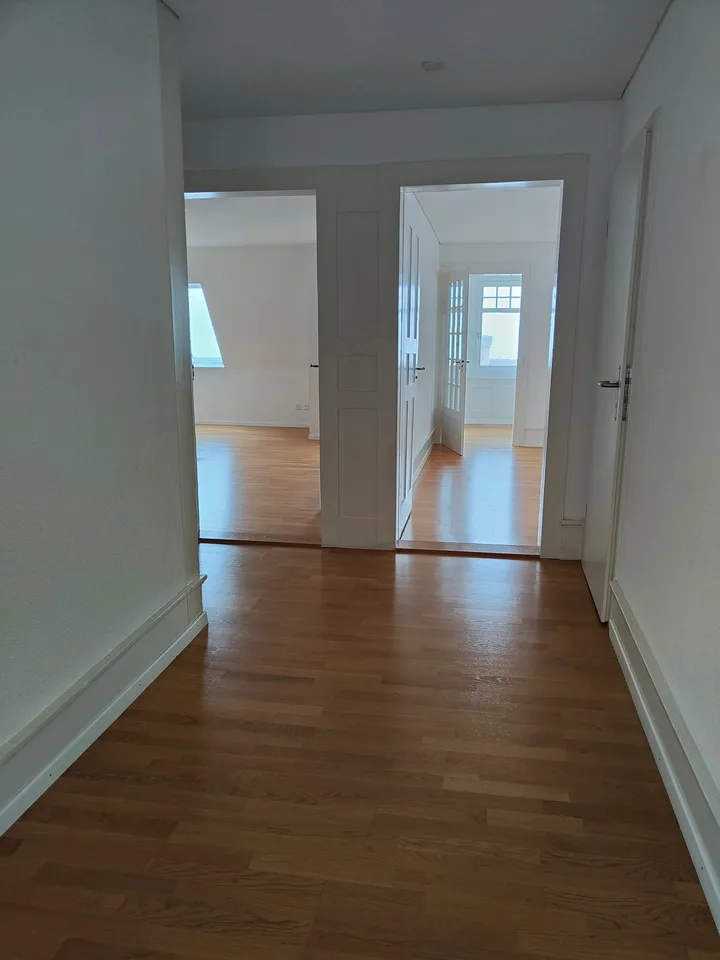 Charmant appartement de 3,5 pièces au dernier étage avec vue sur le lac à Rorschach
