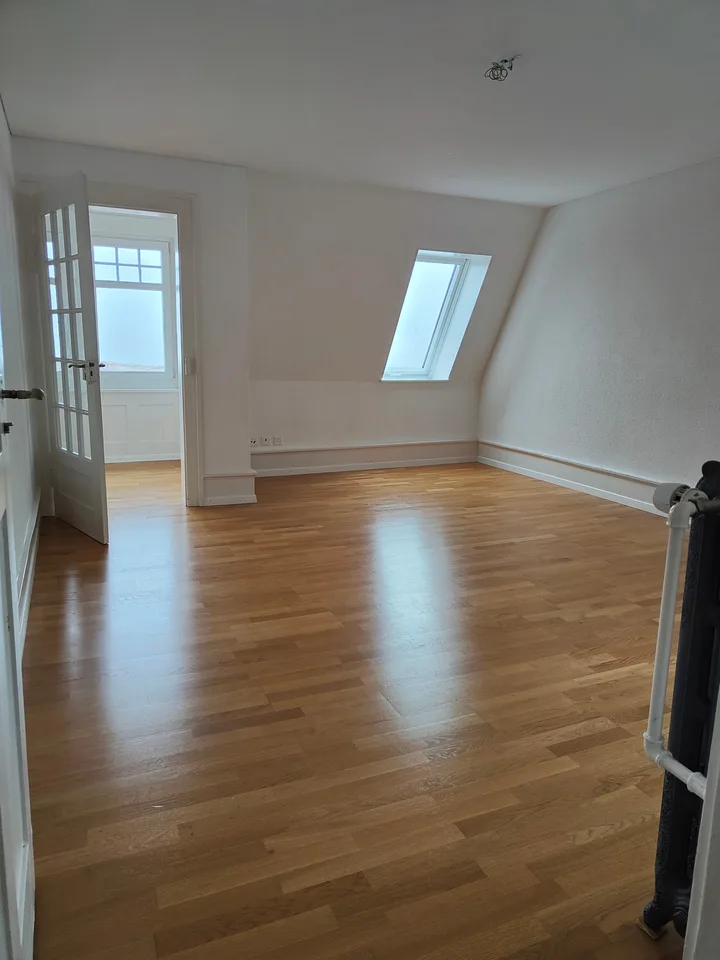 Charmant appartement de 3,5 pièces au dernier étage avec vue sur le lac à Rorschach