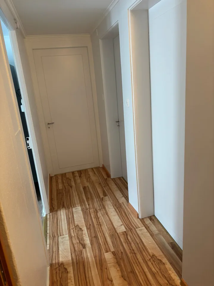 Charmant appartement 4 pièces dans un immeuble ancien avec balcon et garage au centre d'Einsiedeln