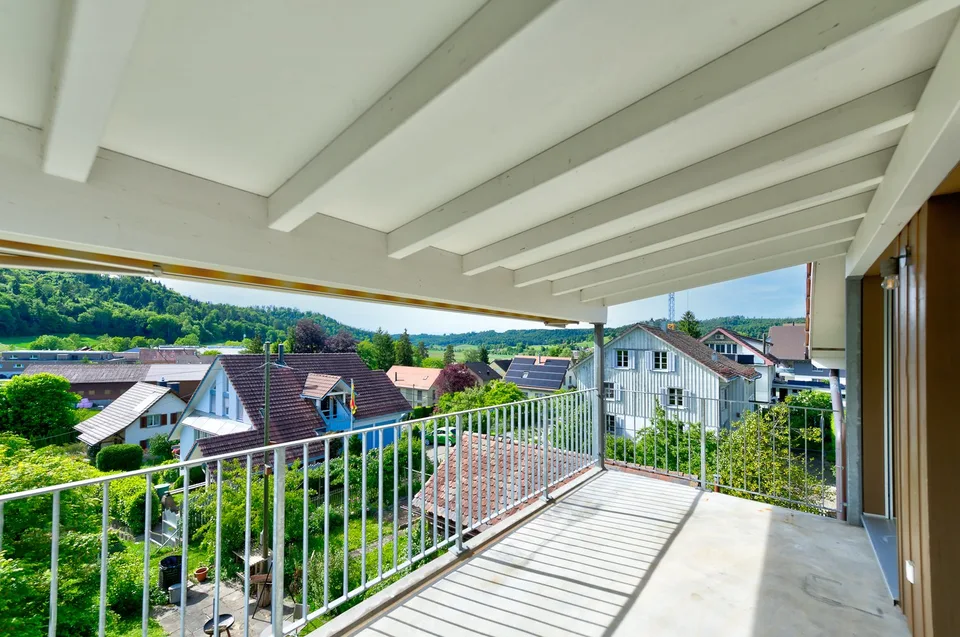 Grosszügige und helle  3 ½-Zimmer Dachwohnung am Rande des alten Dorfkerns von Elgg
