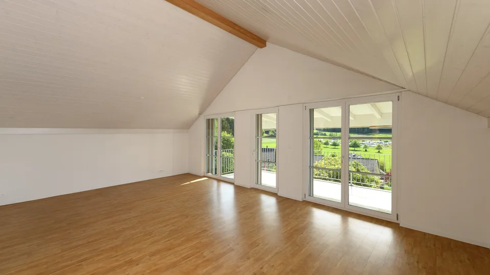 Grosszügige und helle  3 ½-Zimmer Dachwohnung am Rande des alten Dorfkerns von Elgg