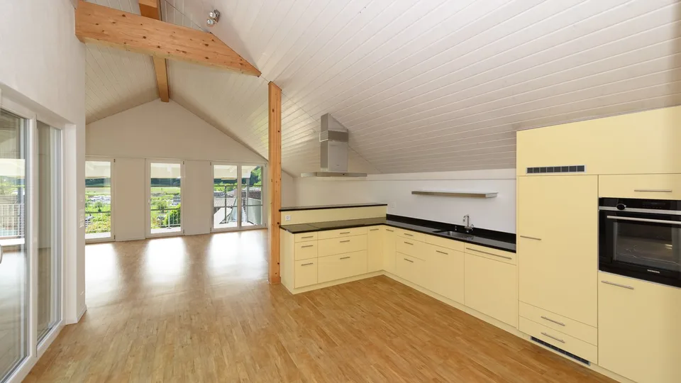 Grosszügige und helle  3 ½-Zimmer Dachwohnung am Rande des alten Dorfkerns von Elgg